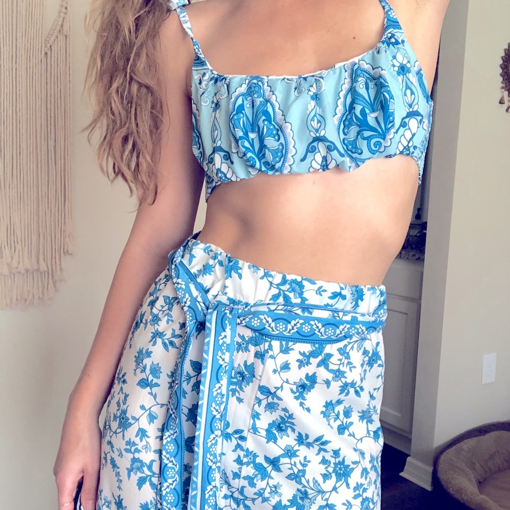 Two-Piece Set Blue & White beautiful patterned